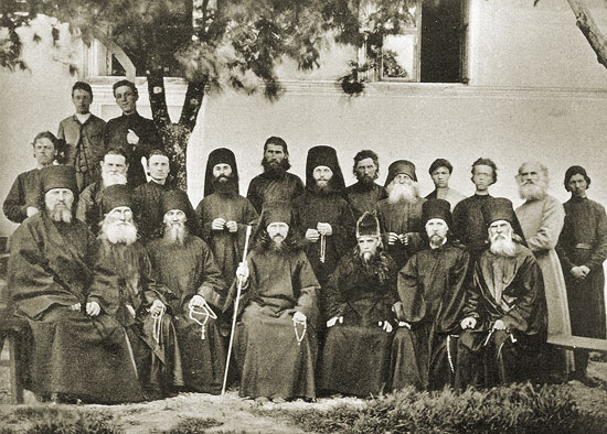 Игумен Никандр (Чуватин) с братией монастыря