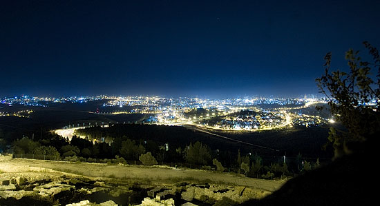 Вид на ночной Иерусалим. Фото: Г.Балаянц / Православие.Ru
