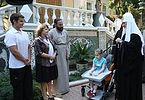 Святейший Патриарх Кирилл благословил девочку, страдающую детским церебральным параличом, и подарил ей специальную коляску для детей с ограниченными возможностями
