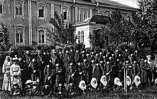 The children of the orphanage in pre-revolutionary Diveyevo.