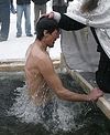 Обряд погружения в воду в день Крещения Господня