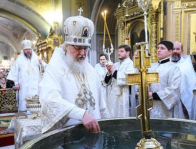 His Holiness Patriarch Kirill and His Beatitude Metropolitan Jonah celebrate at the Epiphany Cathedral on the Epiphany