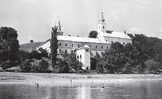 Загрузить увеличенное изображение. 600 x 367 px. Размер файла 123378 b.
 Мукачевский Никольский монастырь. Фото 1970-х гг.