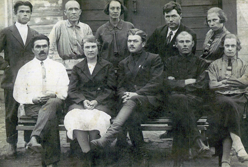 Филипп Никитич Смирнов среди учителей.Алтайский край. Крайний слева в певом ряду