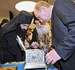 Владимир Путин встретил Пояс Пресвятой Богородицы в аэропорту «Пулково»