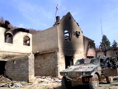 Монастырь Девич сожжен до тла в марте 2004 г. Зона ответственности французского контингента КФОР.