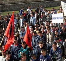 Албанская демонстрация недовольства международной администрацией