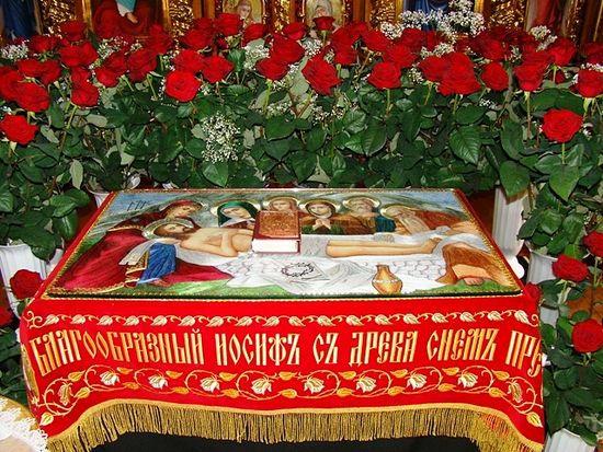 The epitaphion, in Russian plaschanitsa, or symolic winding sheet of Christ.
