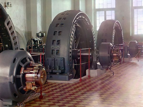 Внутренний вид электрической станции в Гундукуше. Фото С. М. Прокудина-Горского.