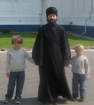 Отец Павел Гумеров с детьми