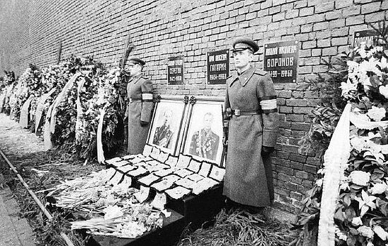 Похороны Ю. А. Гагарина и В. С. Серегина 30 марта 1968 года на Красной площади в Москве