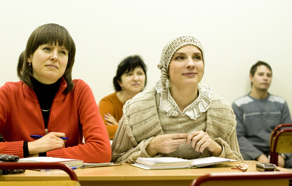 На занятиях воскресной школы для взрослых. Фото: pokrovchram.ru