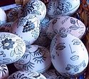 Шарање јаја воском - традиција дуга вековима наставља се у Ораховачком крају 