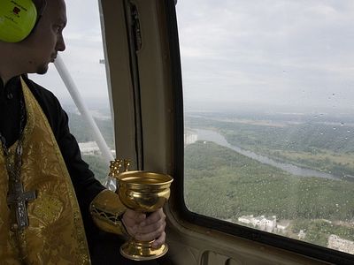 Cross procession by air: St Petersburg - Novosibirsk - Moscow