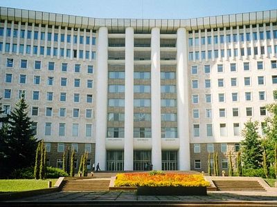 Orthodox supporters of gay propaganda penalty thwart Moldovan parliament's meeting
