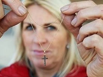 Norwegian TV anchorwoman discharged for wearing a Cross