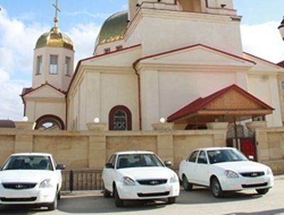 Chechnya leader gives priests cars and salaries