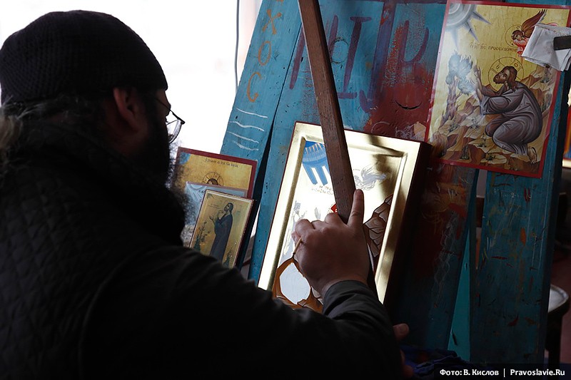 A monk-iconographer at work