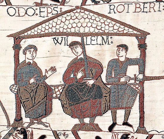 Вильгельм Завоеватель (в центре) вместе с братьями Одо и Робертом - фрагмент Гобелена из Байё