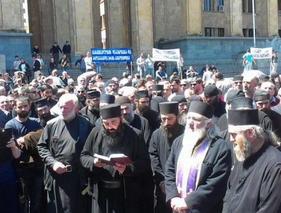 Protests of the faithful in front of the Georgian Parliament