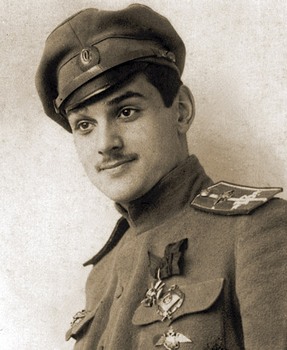 Корнет Юрий Владимирович Гильшер, летчик-ас. Добровольцем ушел на Великую войну вскоре после ее начала. Погиб 7 июля 1917 года
