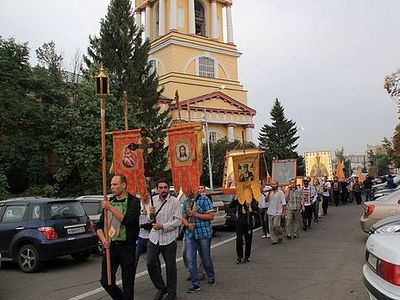 Procession of the cross in honor of St. Tikhon of Zadonsk begins