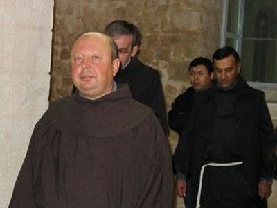 Nusra Front frees priest, Christian hostages in Syria