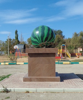 Памятник арбузу в Ровном
