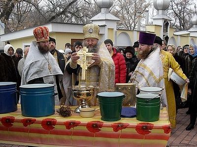 Крещение в пригороде Луганска: праздник под звуки канонады