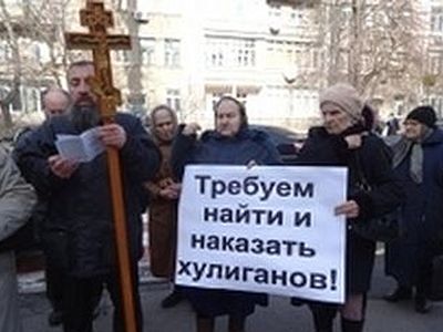 Orthodox Christians protest against attacks on churches in Kiev