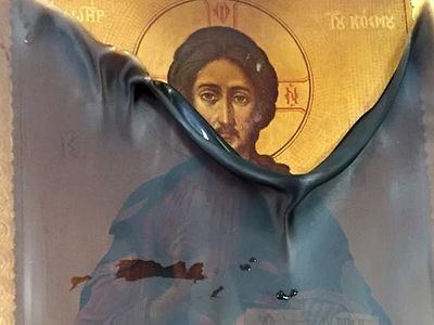An icon of the Savior miraculously remains intact in the fire in an USA Orthodox church