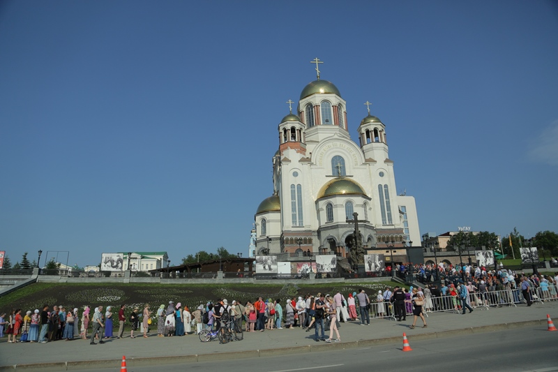 Величайшие христианские святыни покидают Россию