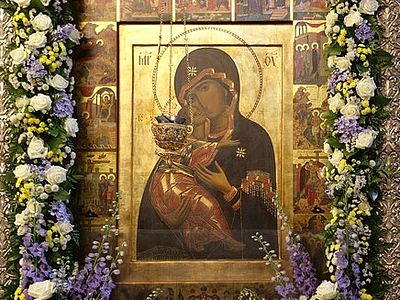 Всенощное бдение в Сретенском монастыре накануне дня празднования Владимирской иконы Божией Матери