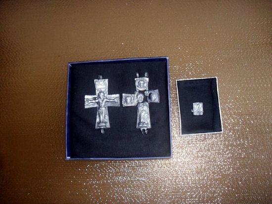 Another view of the 14th century lead cross reliquary and 10th-11th century lead icon of Virgin Mary found in the medieval Bulgarian city of Missionis / Krum’s Fortress near the city of Targovishte. Photo: Forte Radio