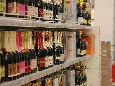 Алкоголь хотят запретить продавать с шести вечера и до девяти утра
