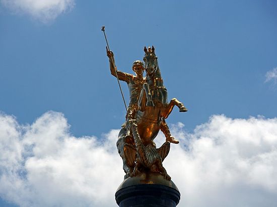  Памятник св. Георгию Победоносцу на Площади Свободы в Тбилиси. Скульптор З.Церетели