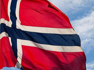 Норвегия: госслужбы требуют убрать кресты из зданий, где размещают беженцев