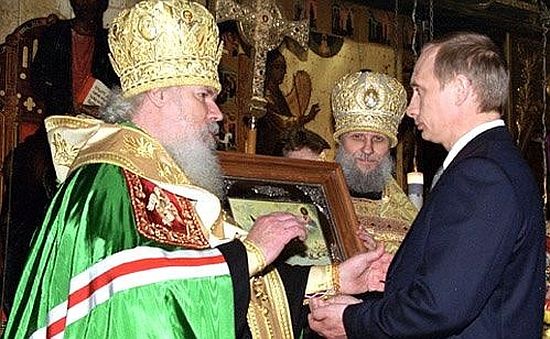 Inside the Dormition Cathedral (Uspenskiy Sobor) in the Kremlin, the Patriarch presents new Russian president Vladimir Putin with an icon of St. Alexander Nevsky at the latter’s presidential inauguration, 7 May 2000.