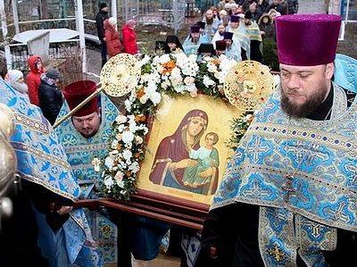 Луганск встретил Иерусалимскую икону Богородицы