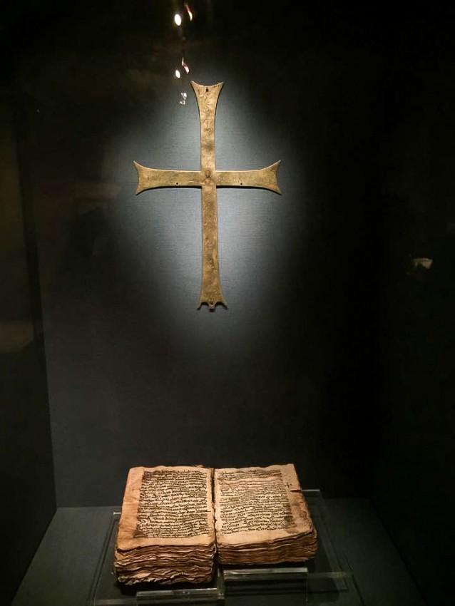 Древние кресты и списки Писания
