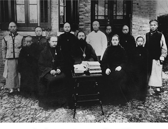 Епископ Иннокентий (Фигуровский) с членами Пекинской духовной миссии