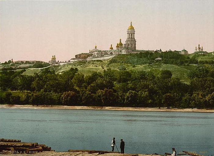 1900-е годы. Вид на Киево-Печерскую Лавру с Левого берега