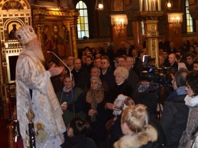 Romanian Orthodox priests gather signatures for Constitution amendment against same-sex marriages