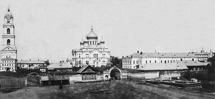 Вид Серафимо-Дивеевского монастыря с южной стороны. Начало XX века