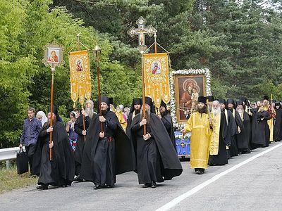 Beginning of All-Ukrainian cross procession in Svyatogorsk