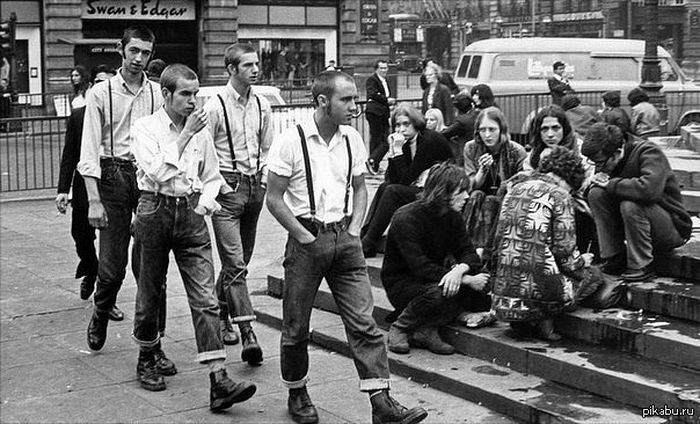 Skinheads and hippies. Piccadilly Circus, London, 1969.
