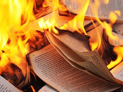 Когда книги жгут