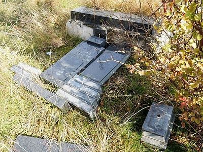 Митровданске задушнице на гробљу у Ораховцу