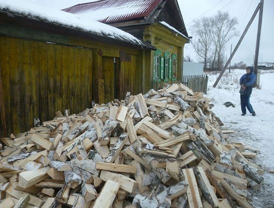 Акция «Подари дрова» в Каменской епархии. Фото с сайта kamensk-eparhiya.ru