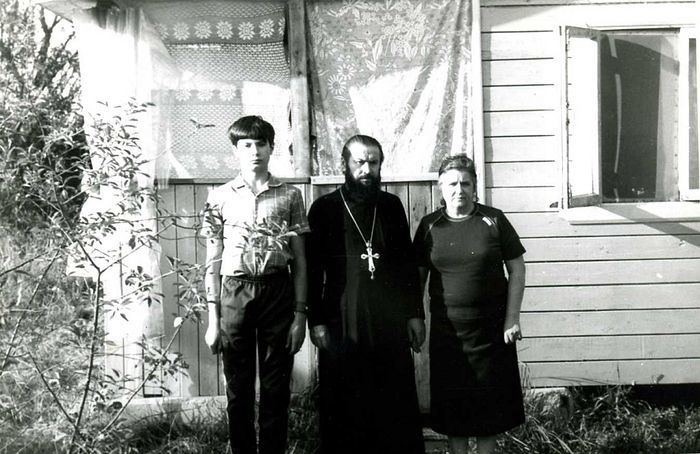 Archpriest Victor Aksenov’s family.